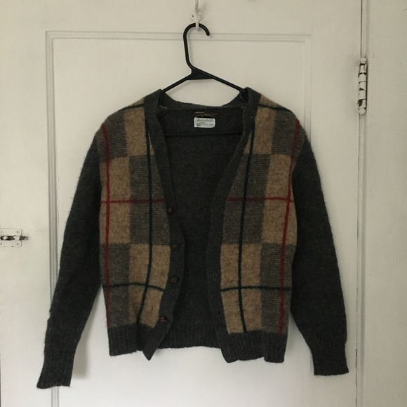 Vintage-Looking Shetland Wool Cardigan - Picture 4 of 8